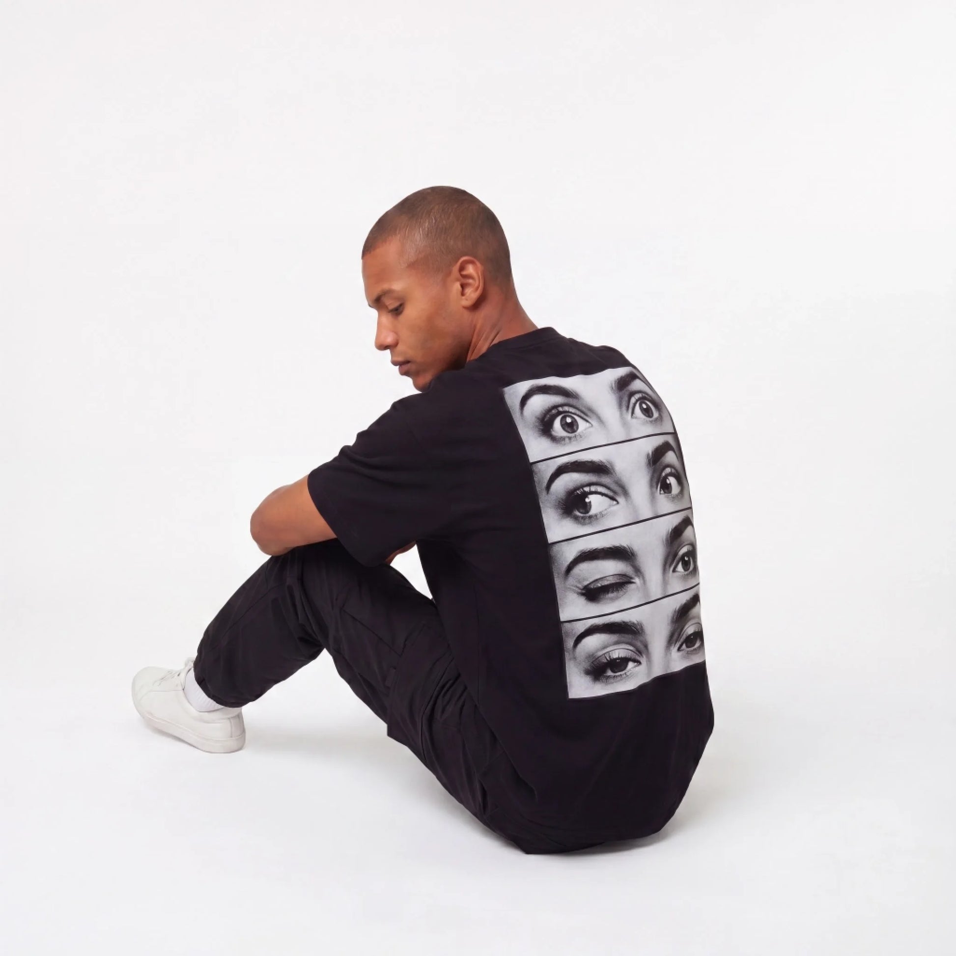 03_floor_seated